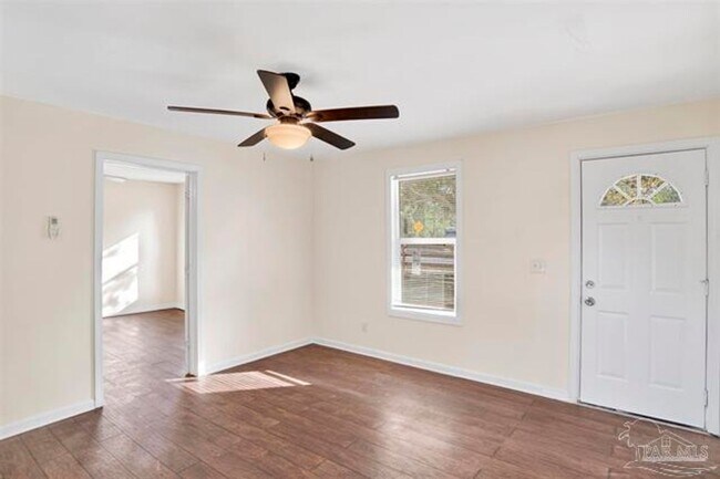 Building Photo - Adorable 2/1 home close to downtown Pensacola