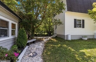 Building Photo - 37526 River Springs Rd