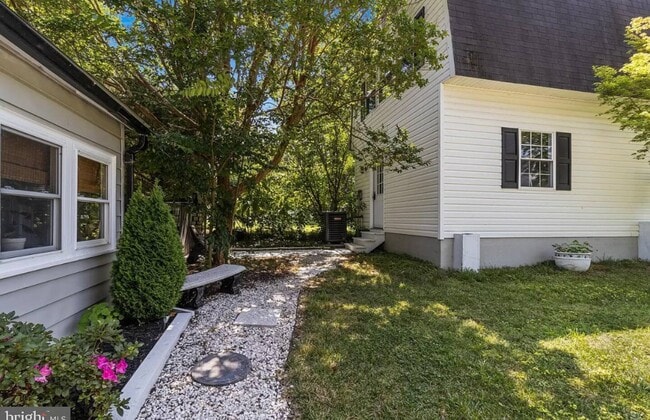 Building Photo - 37526 River Springs Rd