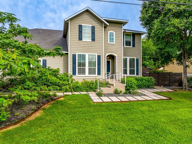 Foto del edificio - Discover Your Ideal Oasis: Elegance, Comfort, and Outdoor Bliss Await in this Dream Home!