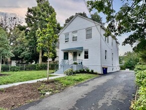 Building Photo - 844 Deerfield Rd