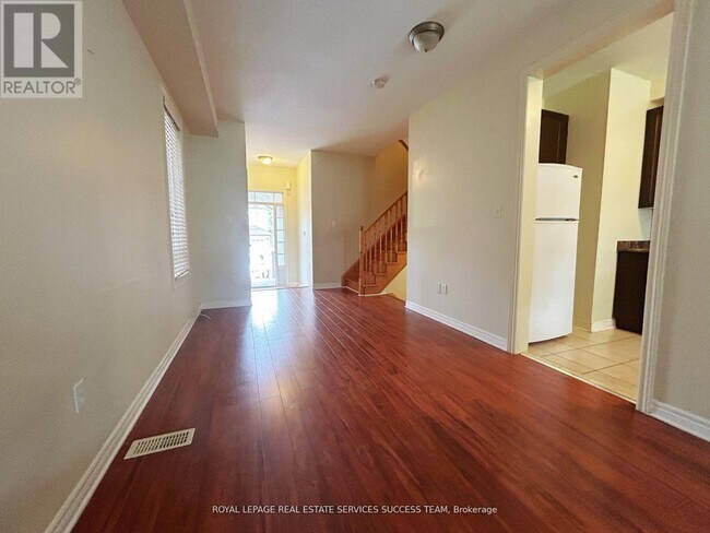 Building Photo - 3366 Stoney Crescent