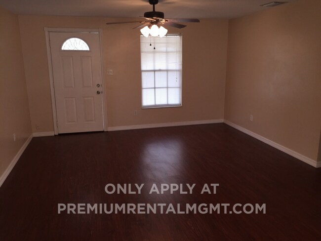 Foto del edificio - 247 Oakwood Dr