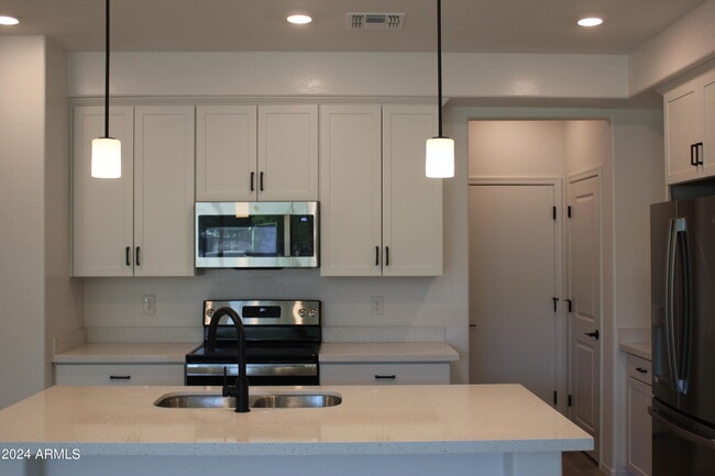 Building Photo - 2628 S Voyager Dr