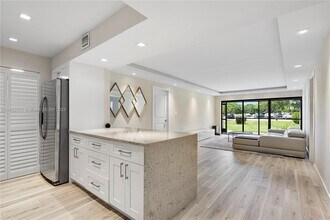 Building Photo - 230 Lakeview Dr