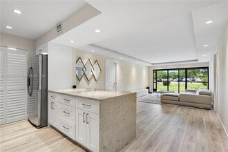 Building Photo - 230 Lakeview Dr