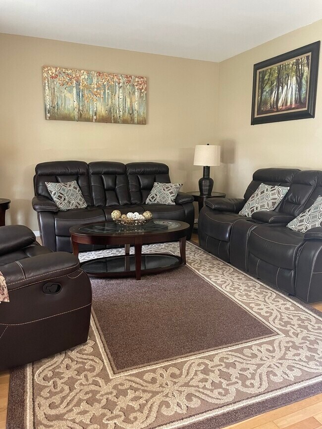 Foto del edificio - 2488 Waterbury Ln
