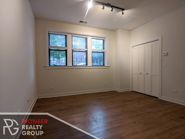 Building Photo - 4628 N Leavitt St