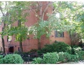 Building Photo - 205 Kent St