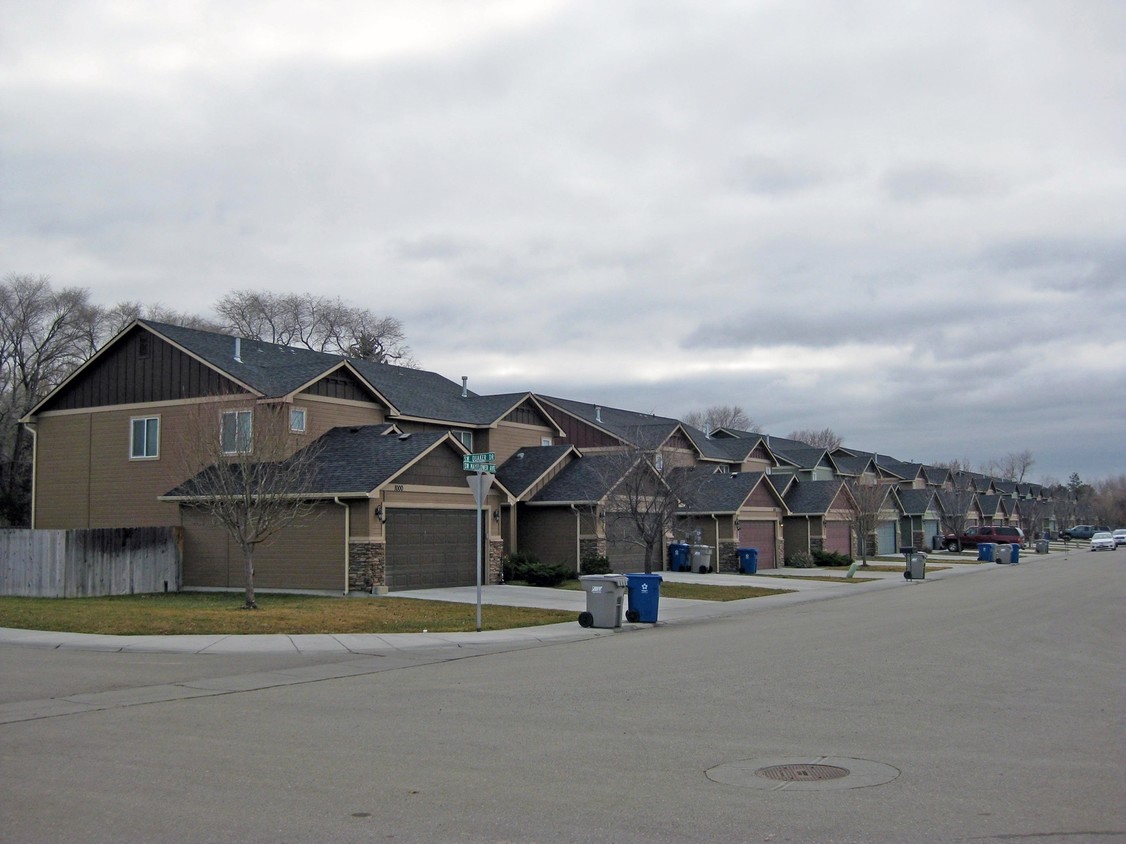 Primary Photo - Mayflower Duplexes