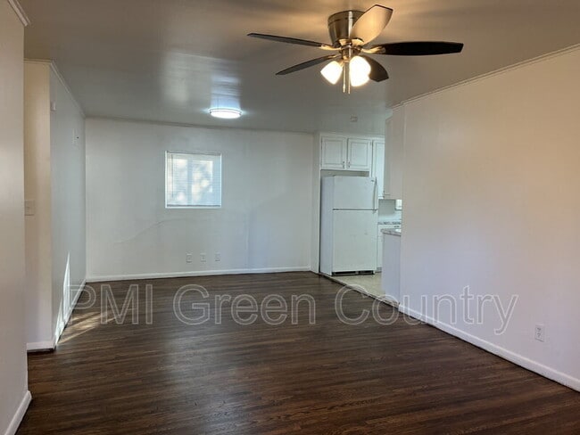 Building Photo - 1524 E 53rd St N