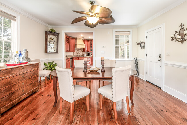 Dining area - 175 Wentworth St