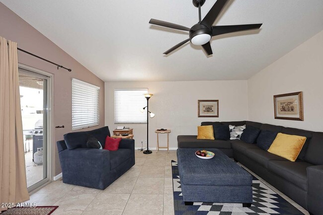 Building Photo - 6066 S Oakmont Dr