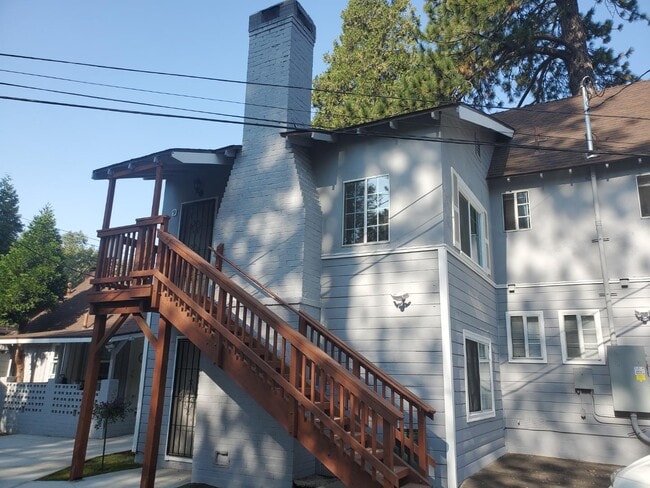 Building Photo - 596 Friendly Ln