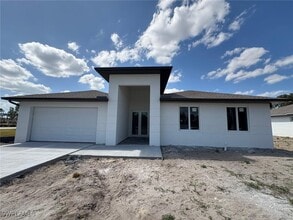 Building Photo - 1058 Bell Blvd