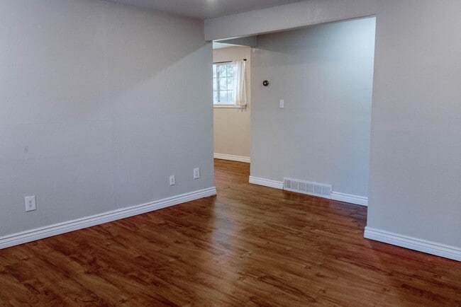 Building Photo - 620 W Willamette Ave