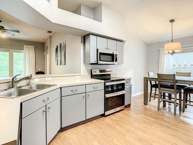 Building Photo - "Spacious 4-Bedroom Haven with 2 Full Baths in Brandon, FL – Your Dream Home Awaits!"