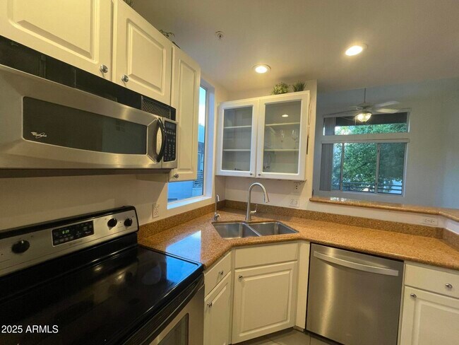 Building Photo - 3633 N 3rd Ave