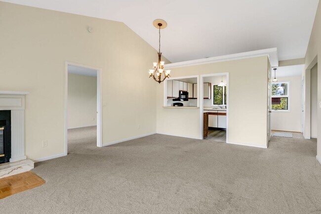 Foto del edificio - 2-Bedroom, 2-Bathroom Condo with Stunning Downtown Views