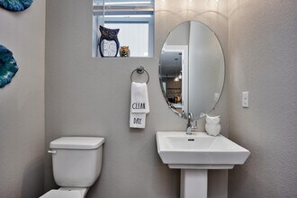 Building Photo - Creekline Townhomes