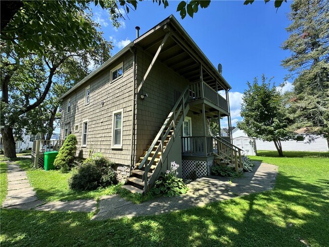 Foto del edificio - 345 Brewster St