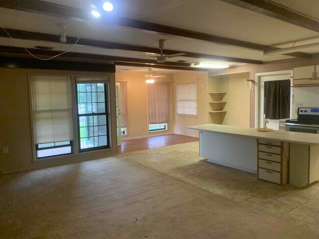 Foto del edificio - 600 Lakeshore Dr