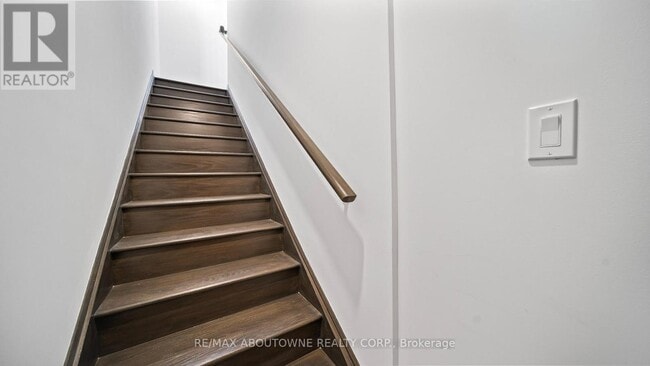 Building Photo - 117 Marydale Ave