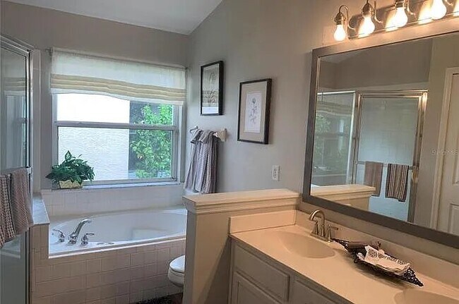 Foto del edificio - 13633 Emeraldview Dr