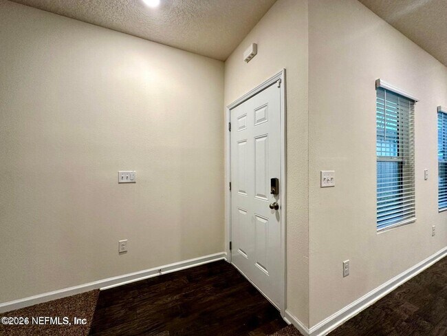 Foto del edificio - 336 Aralia Ln