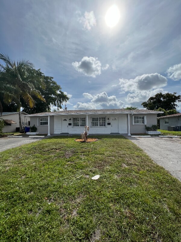 1457 SE 4th Ave, Deerfield Beach, FL 33441 Room for Rent in Deerfield