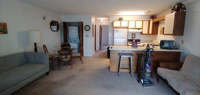 Building Photo - 500 Fairway Village Dr