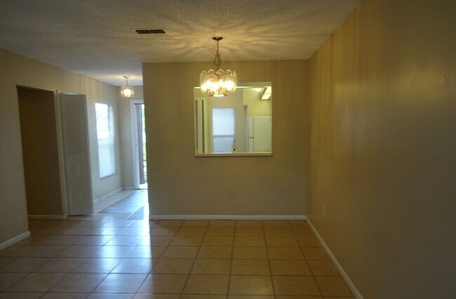 Foto del edificio - 1br/1ba Wimbledon Condo with Tile Floors a...