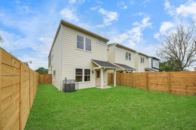 Building Photo - 7540 Charlie St
