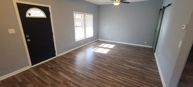 Building Photo - 2804 Delmar Ave