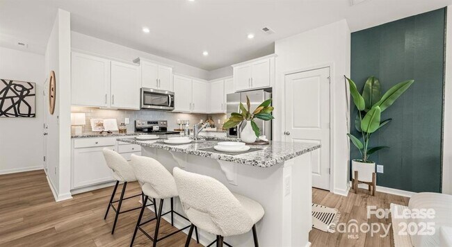 Foto del edificio - 10207 Guardian Dr