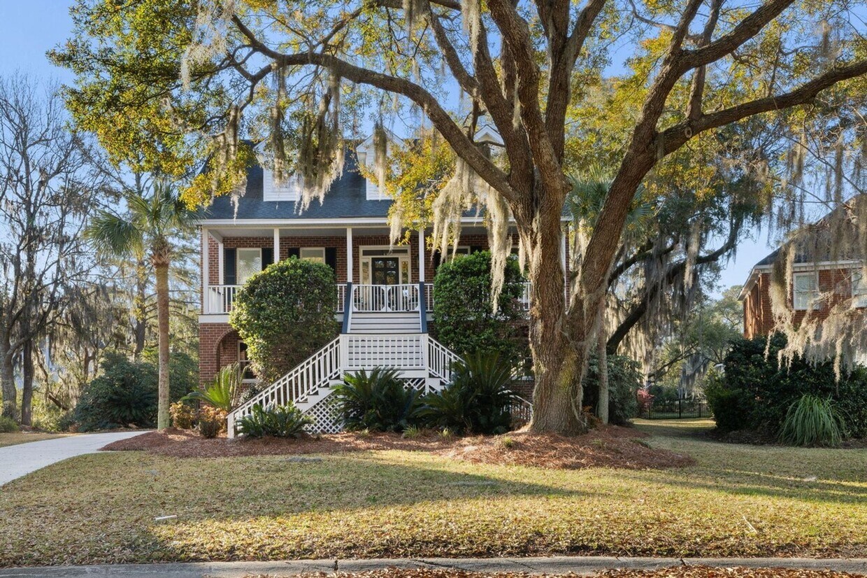 Foto principal - Charming Brick Home on the Marsh in Hobcaw...