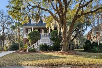 Building Photo - 669 Palisades Dr