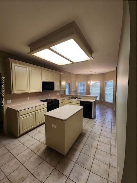 Building Photo - 3920 Park Hurst Dr