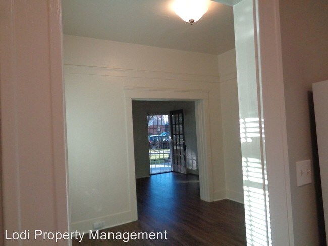 Foto del edificio - 405 W Walnut St