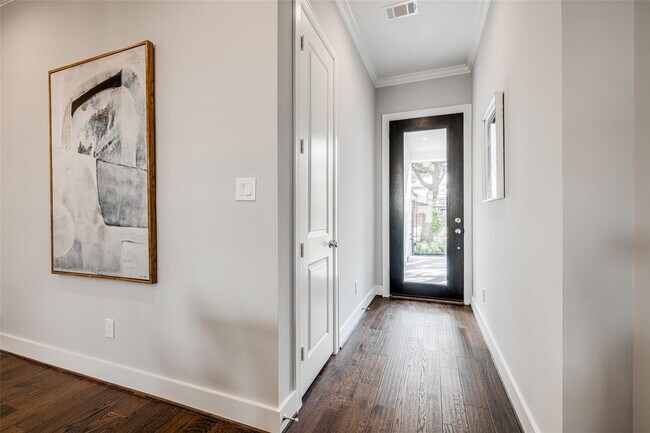 Foto del edificio - 4708 Merwin St