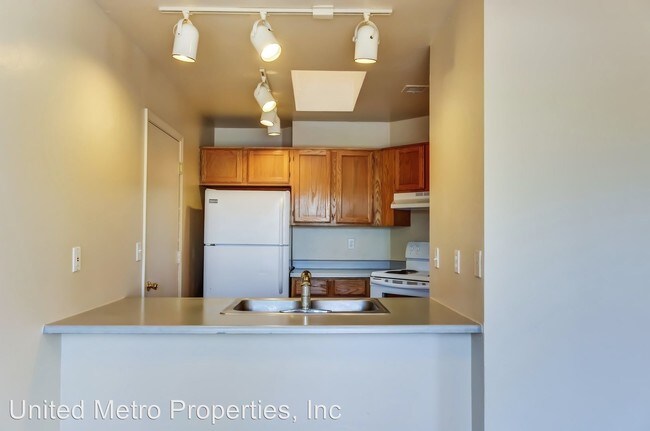 Foto del edificio - 8400 E Lakeshore Dr