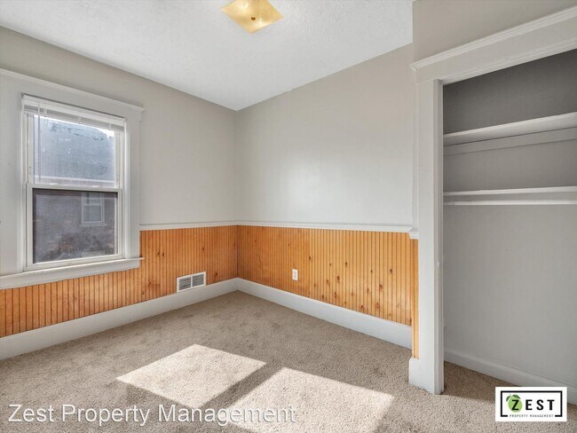 Foto del edificio - 2 br, 1 bath Apartment - 2966 Harding St 2...