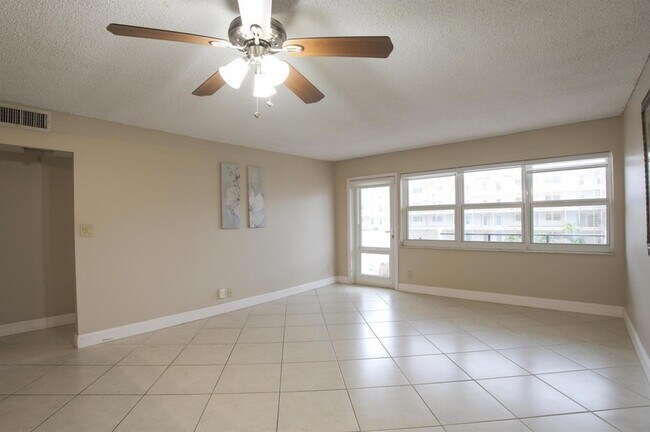 Foto del edificio - 401 Golden Isles Dr