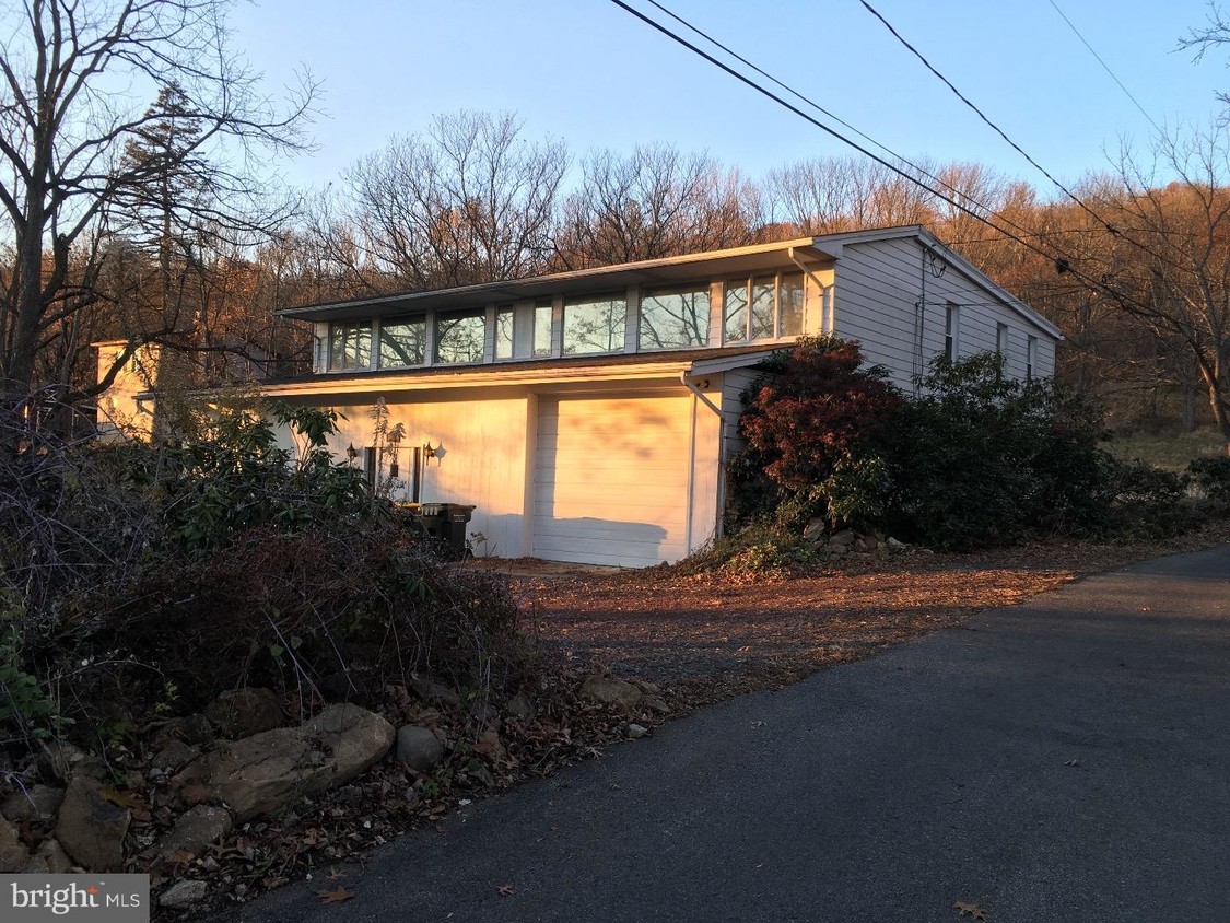 Primary Photo - 3175 Church St