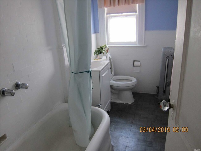 Foto del edificio - 94-25 Hollis Ct Blvd