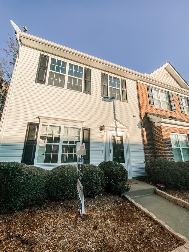 Foto principal - 112 Parkerson Ln