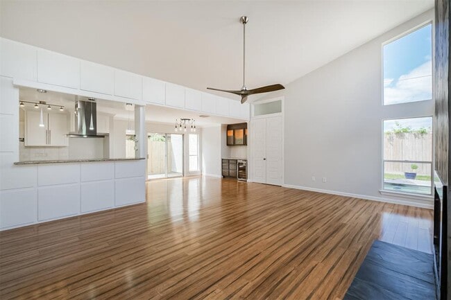 Building Photo - 1326 Forest Home Dr