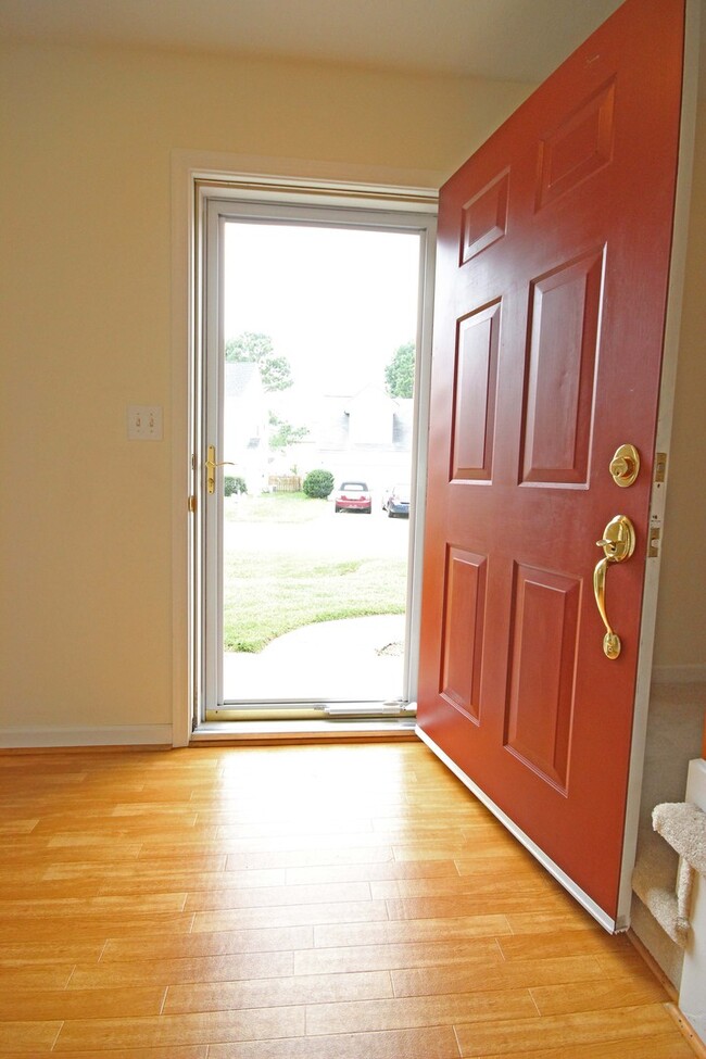 Building Photo - Lovely Home in Springhill Community