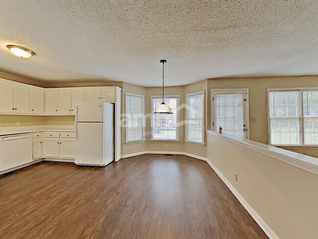 Foto del edificio - 1300 Summit Point Ln