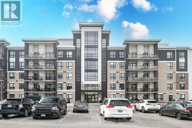 Building Photo - 650 Sauve St